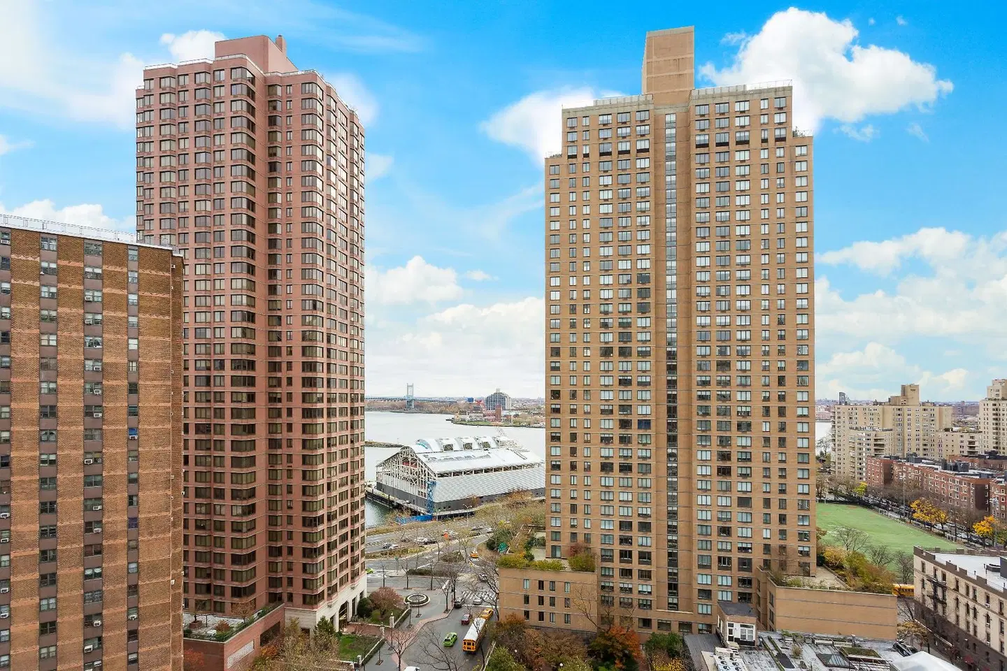Courtyard by Marriott New York Manhattan/Upper East Side EXTERIOR