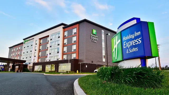 Holiday Inn Express & Suites St John's Airport EXTERIOR