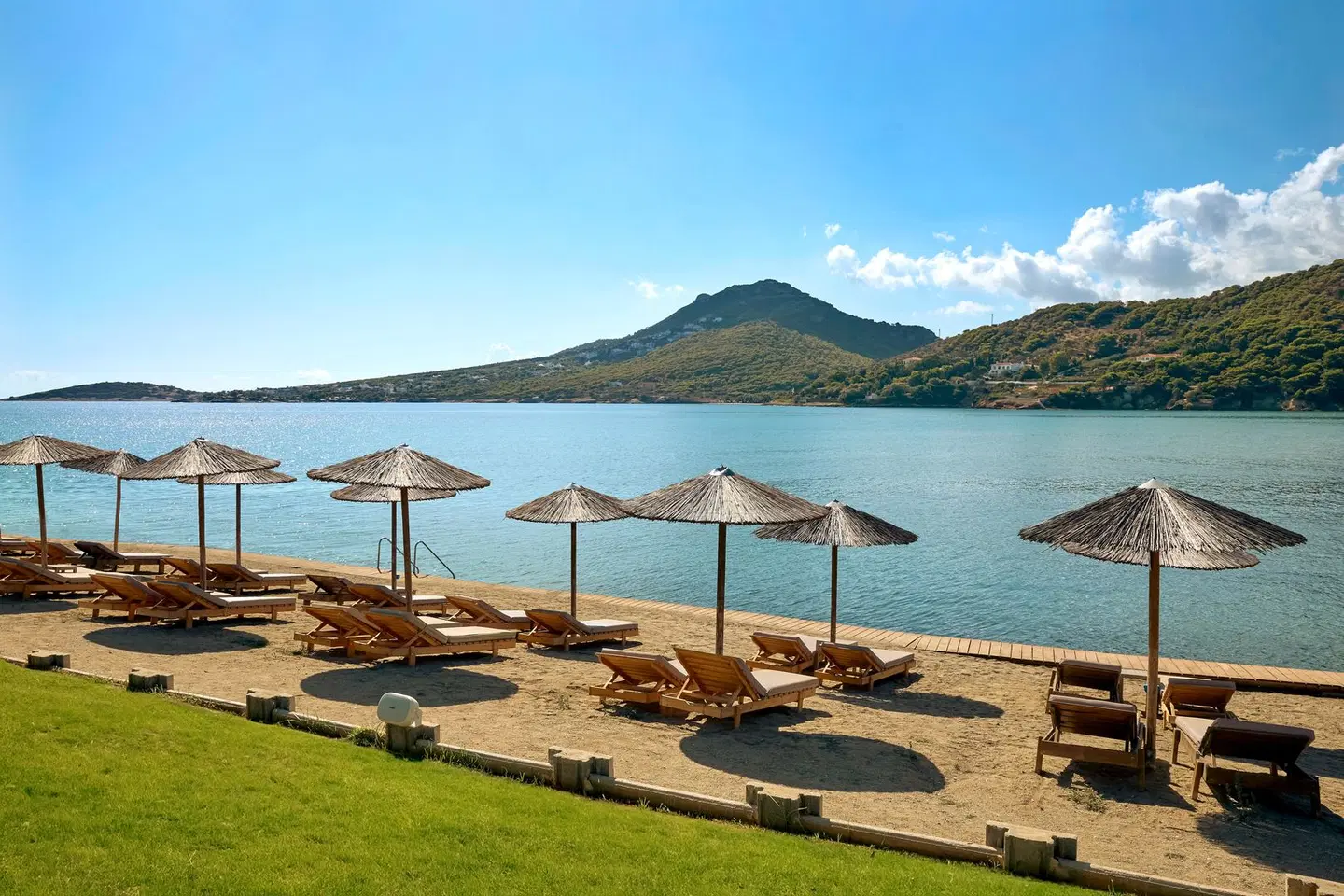 Zeus Dolce Athens Strand