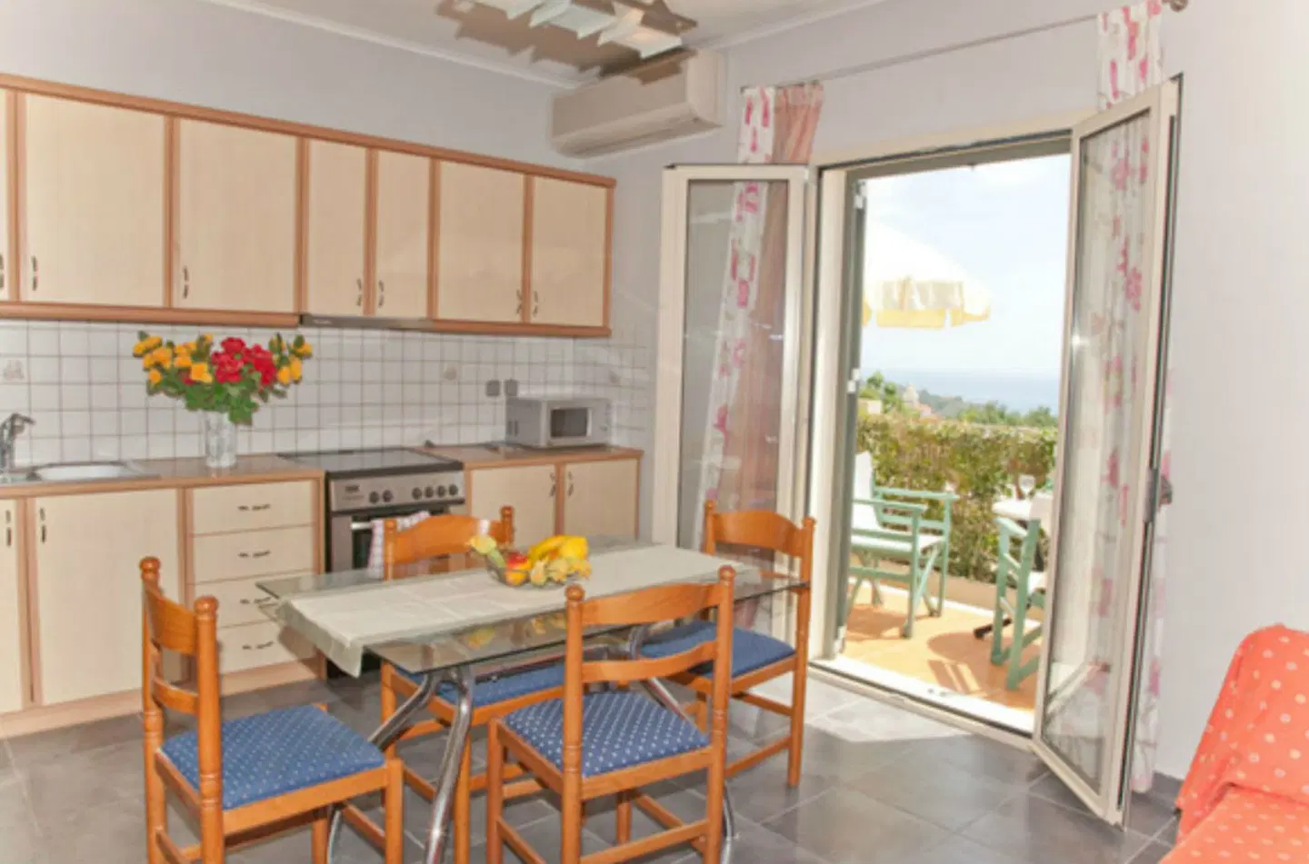 Liocharis ROOM_EXAMPLE