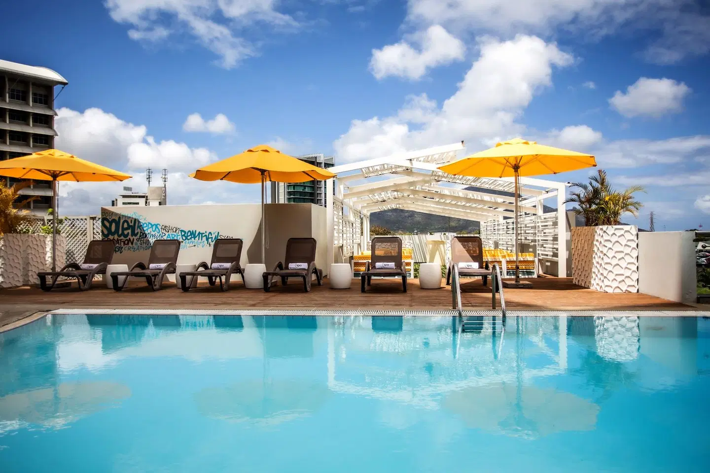 Hennessy Park Hotel OUTDOOR_POOL