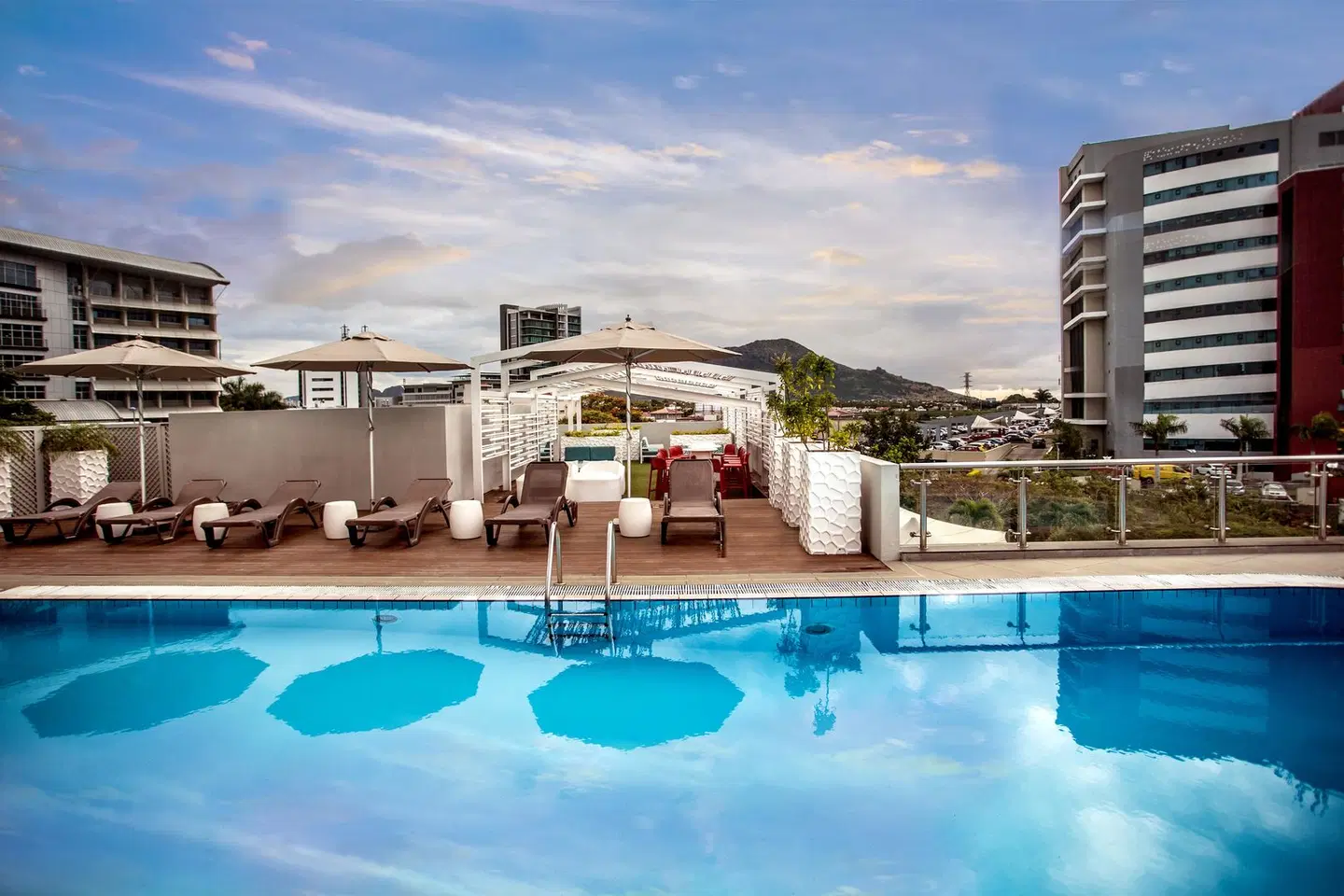 Hennessy Park Hotel OUTDOOR_POOL