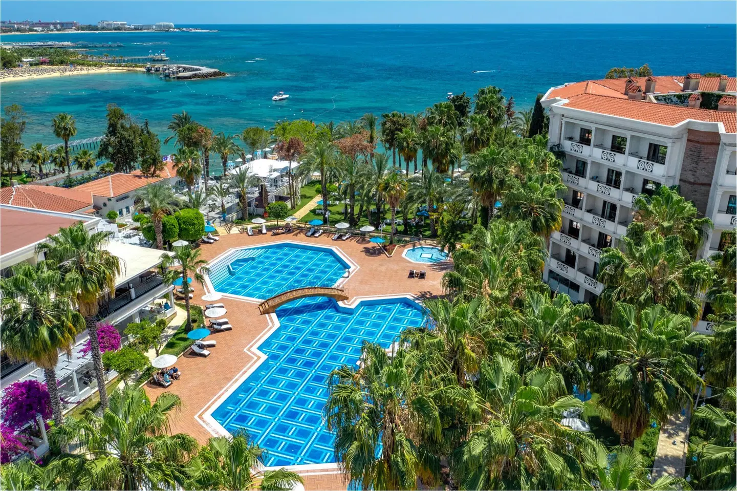 Utopia Resort & Residence OUTDOOR_POOL