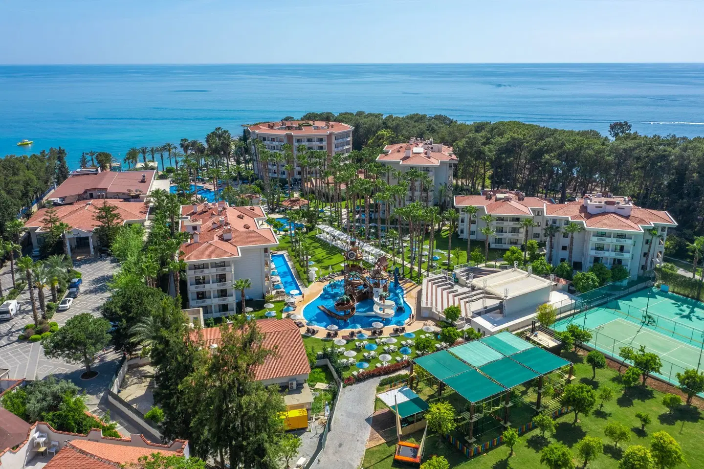 Utopia Resort & Residence EXTERIOR