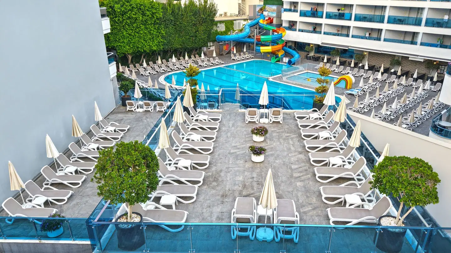 Avena Resort & Spa Hotel OUTDOOR_POOL