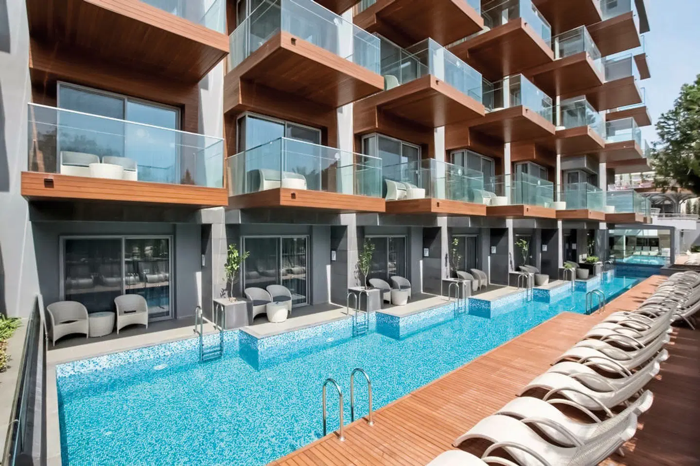 Double Tree by Hilton Kusadasi OUTDOOR_POOL