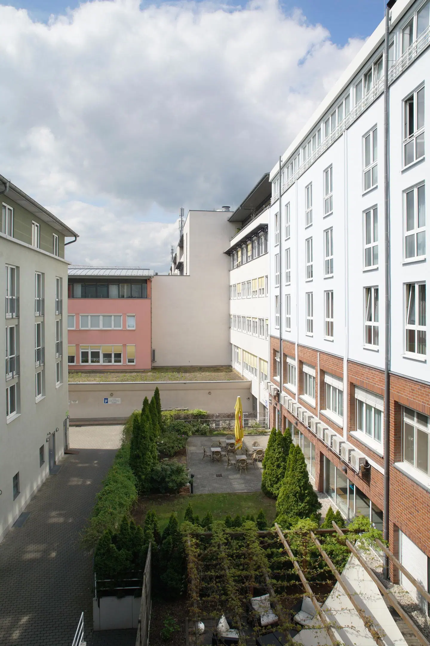 Courtyard by Marriott Dresden EXTERIOR