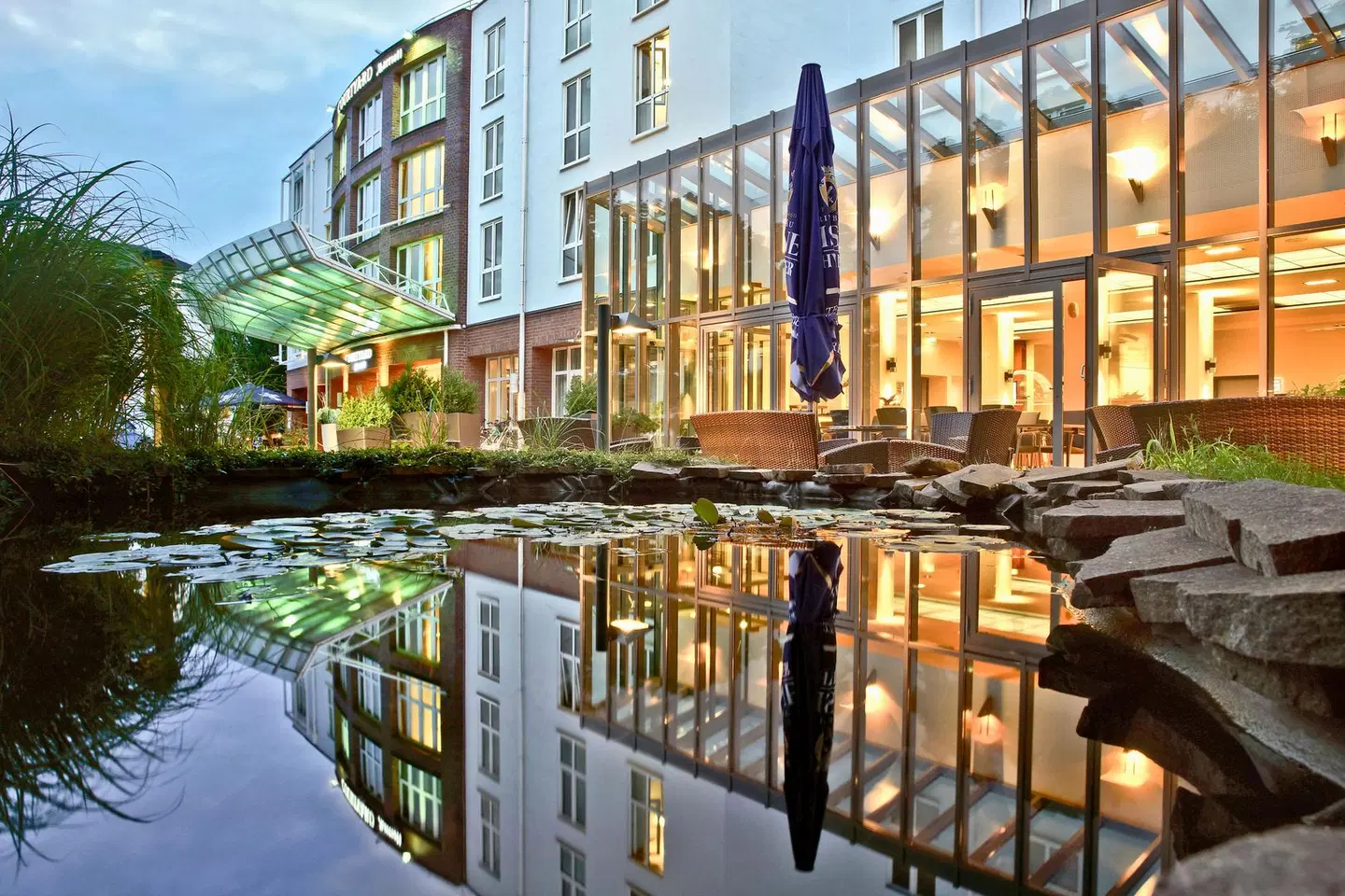 Courtyard by Marriott Dresden EXTERIOR