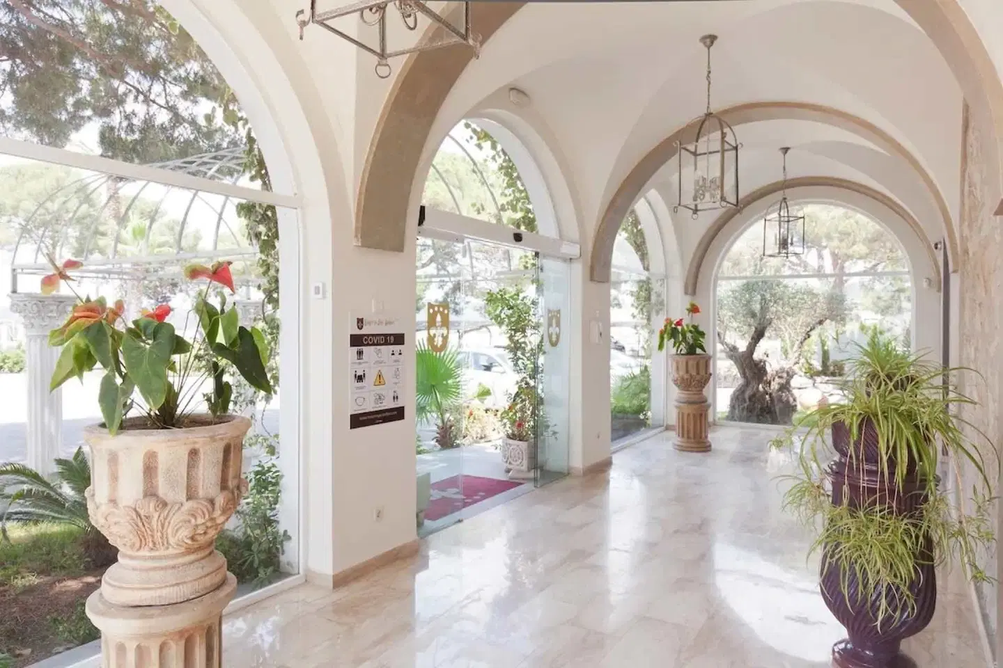 Roger de Flor by Seleqtta LOUNGE_LOBBY