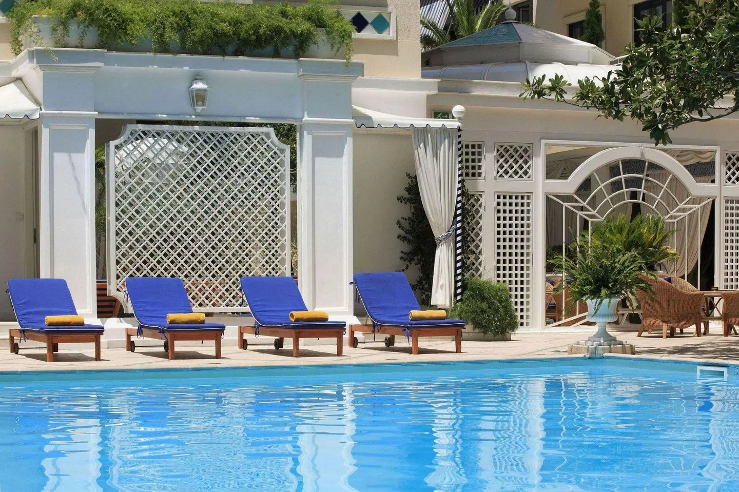 Royal Olympic Hotel OUTDOOR_POOL