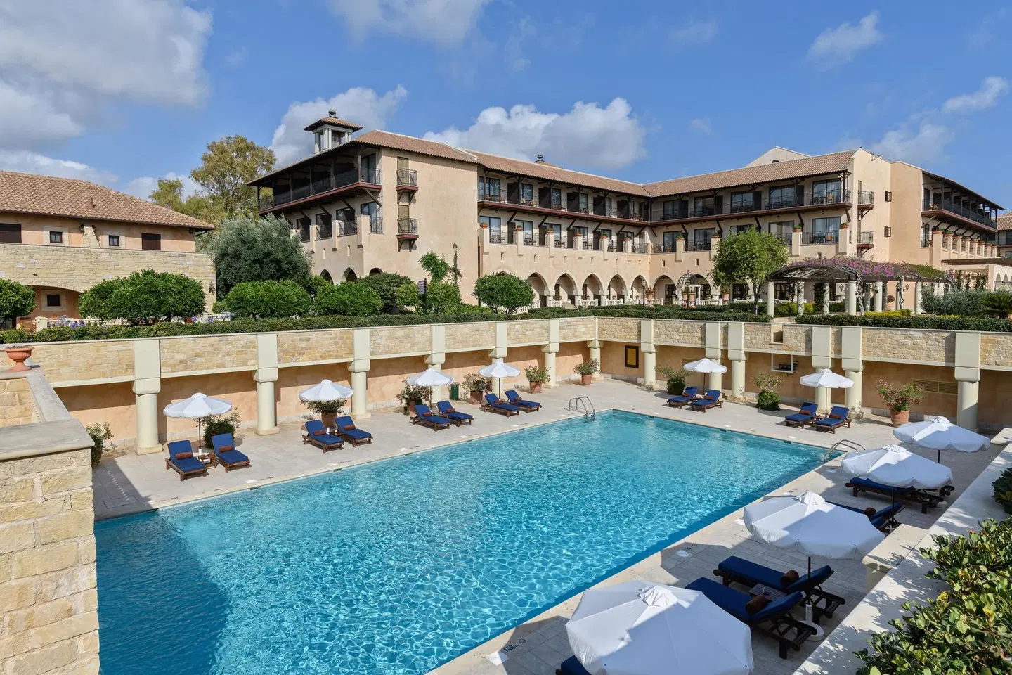 Elysium OUTDOOR_POOL