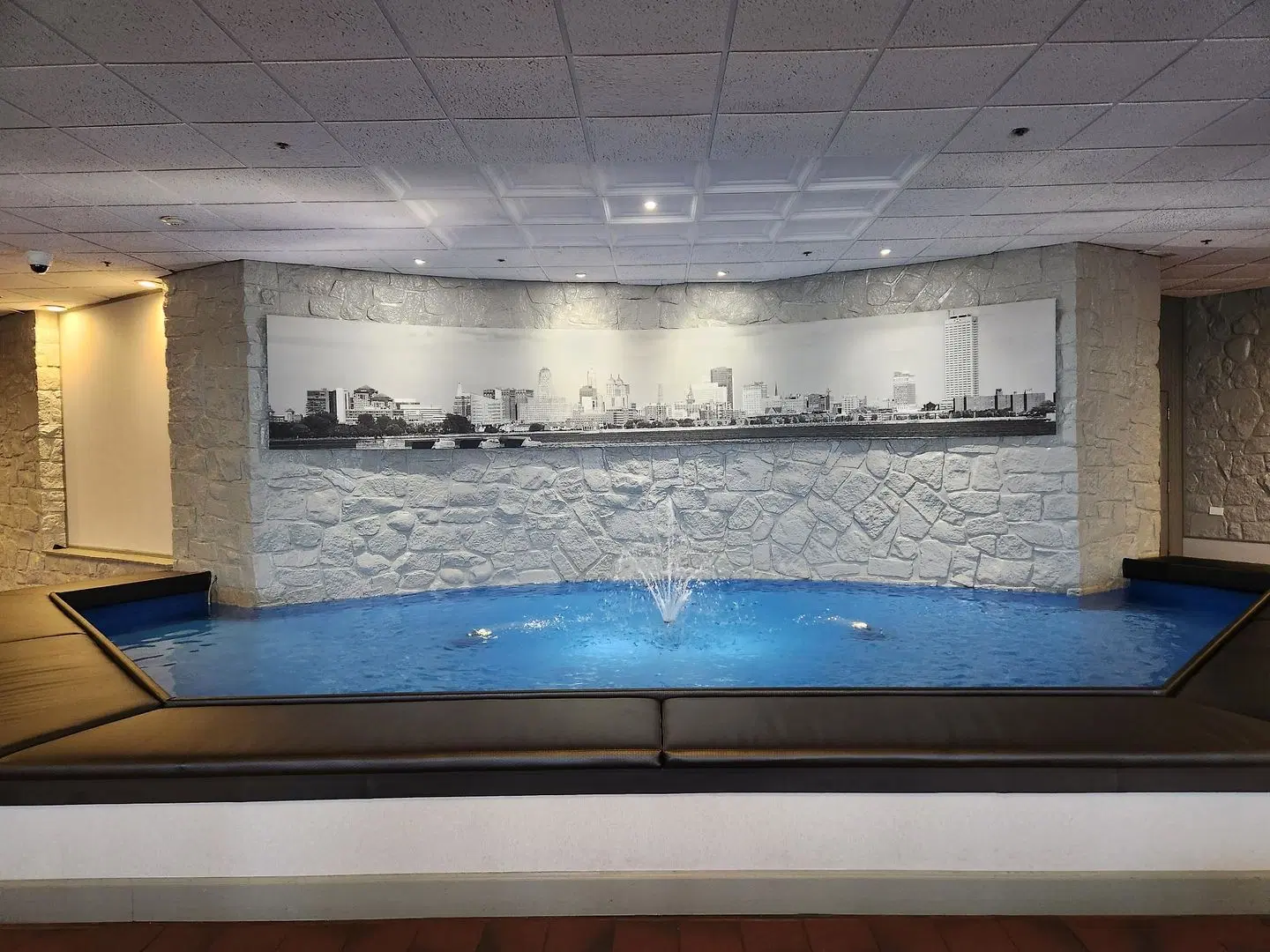 M Hotel Buffalo Hallenbad