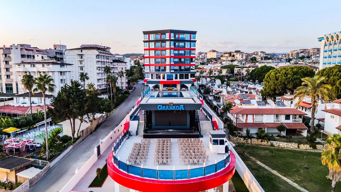 Granada Luxury Red EXTERIOR