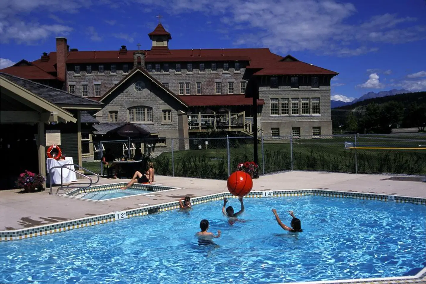 St. Eugene Golf Resort Casino OUTDOOR_POOL