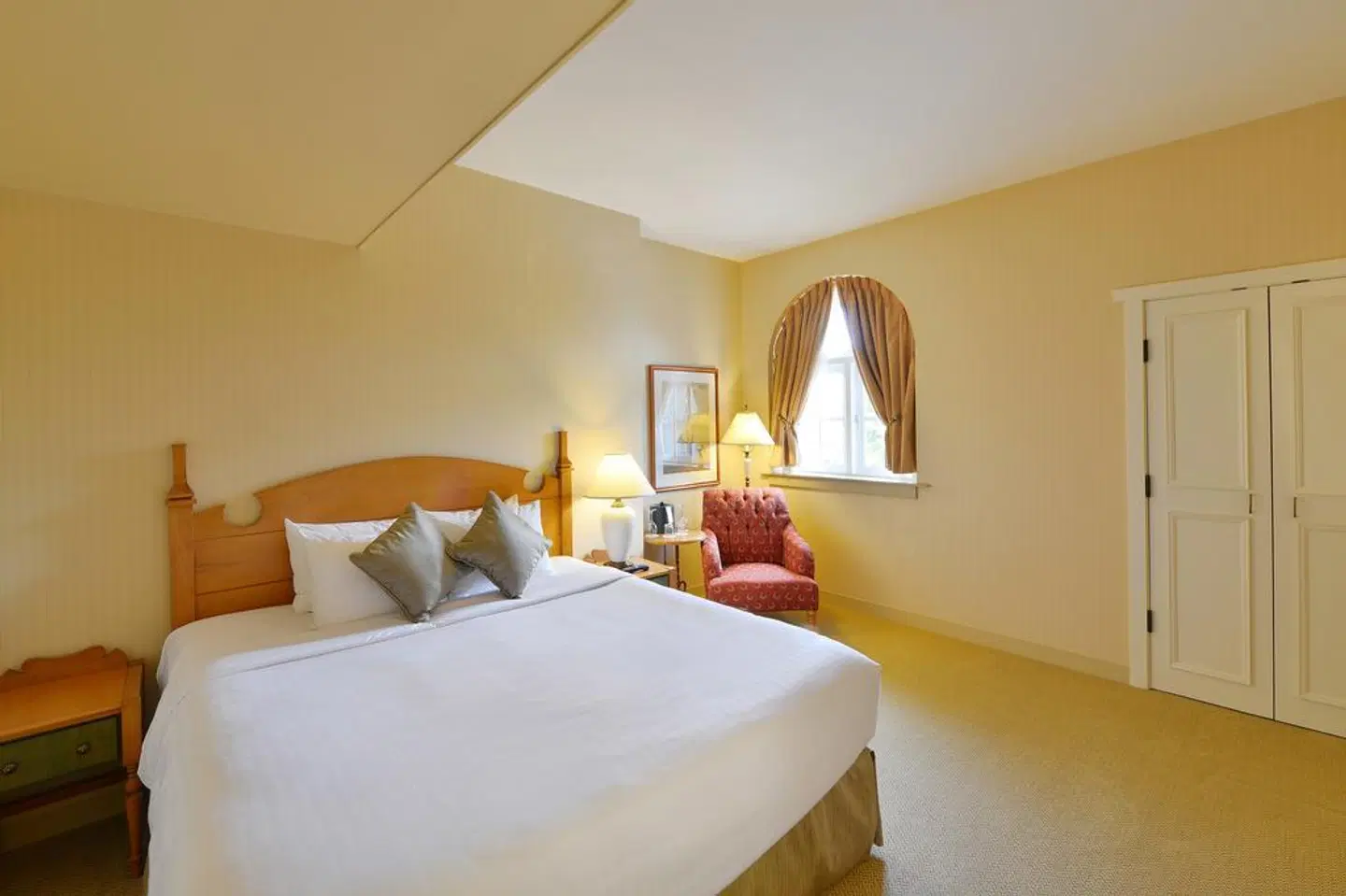 St. Eugene Golf Resort Casino ROOM_EXAMPLE