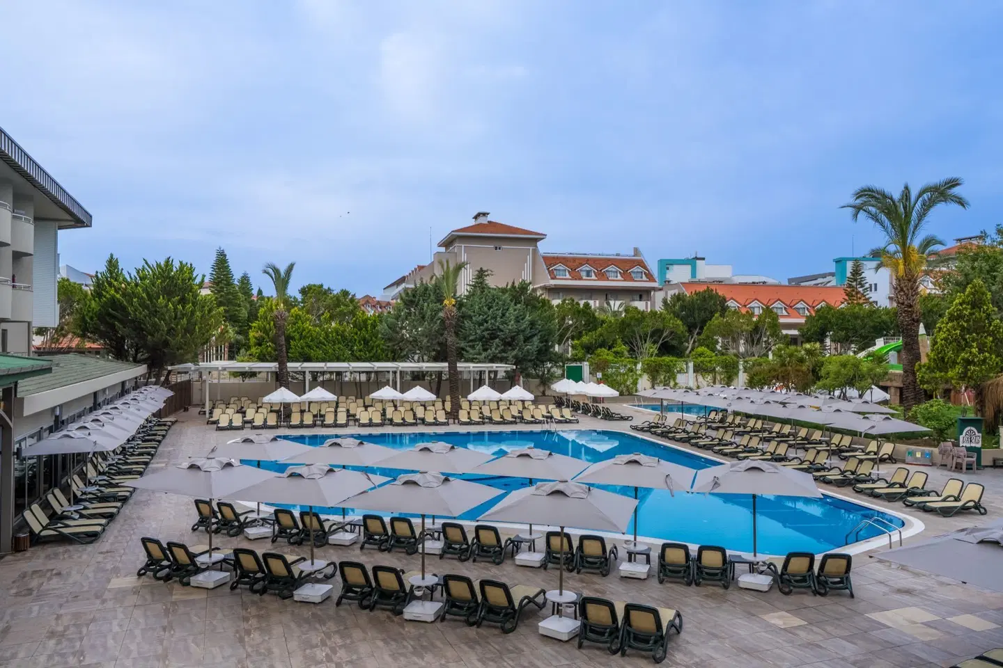 Side Breeze OUTDOOR_POOL