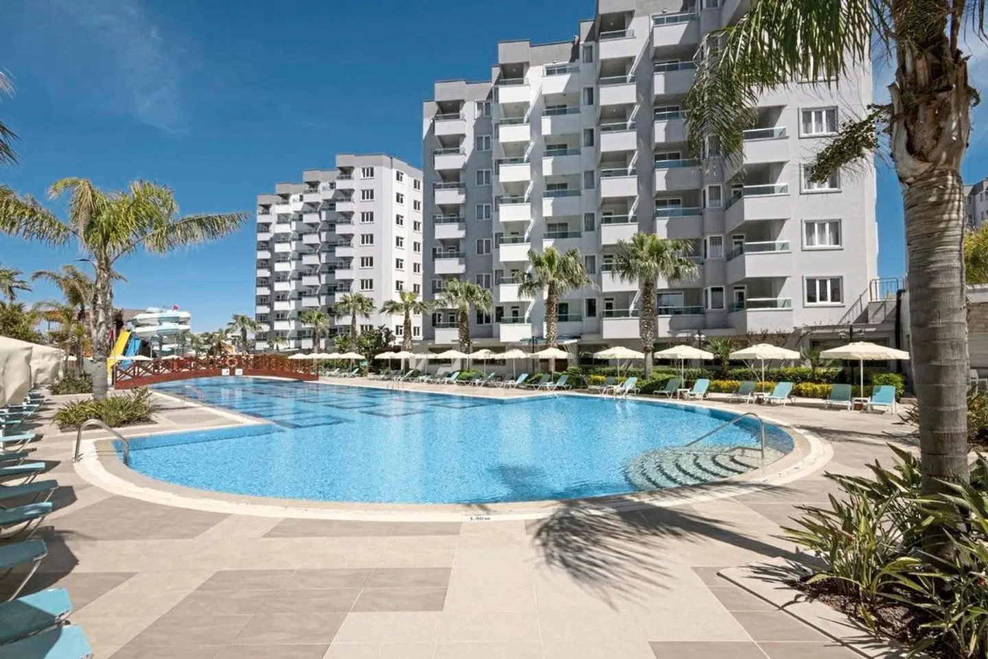 Wyndham Garden Lara OUTDOOR_POOL