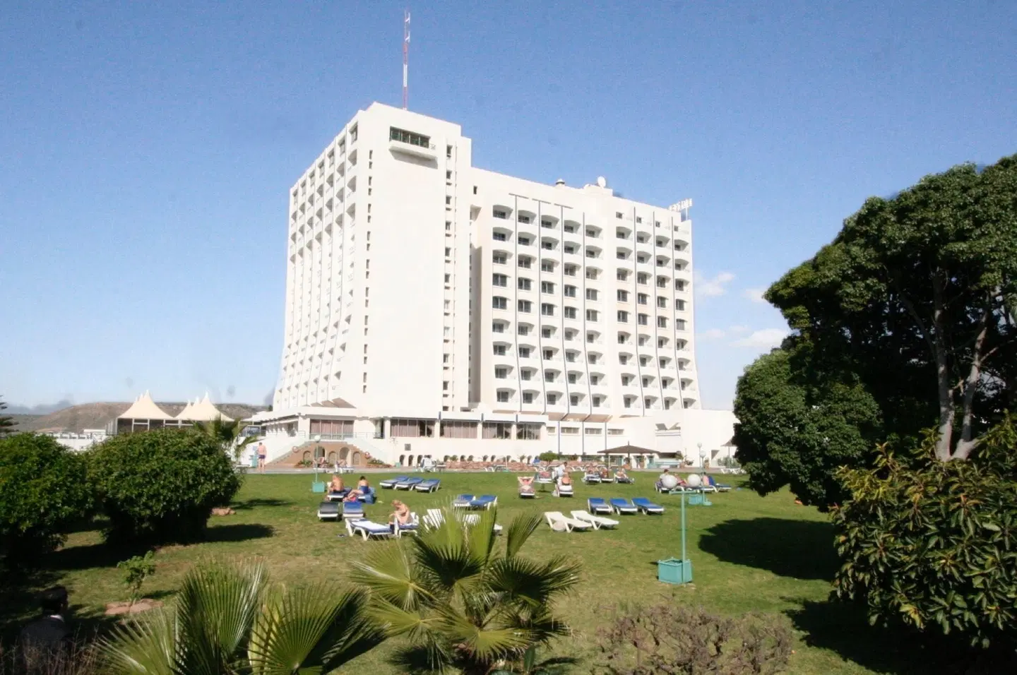 Anezi Tower Hotel & Apartments EXTERIOR