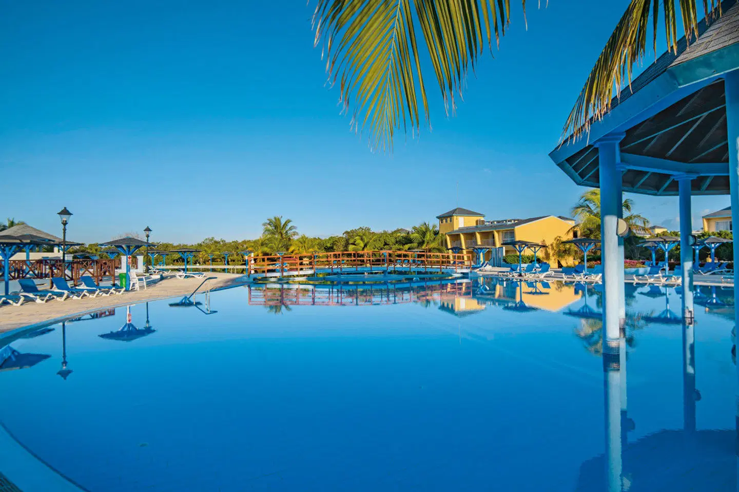 Aston Costa Verde OUTDOOR_POOL