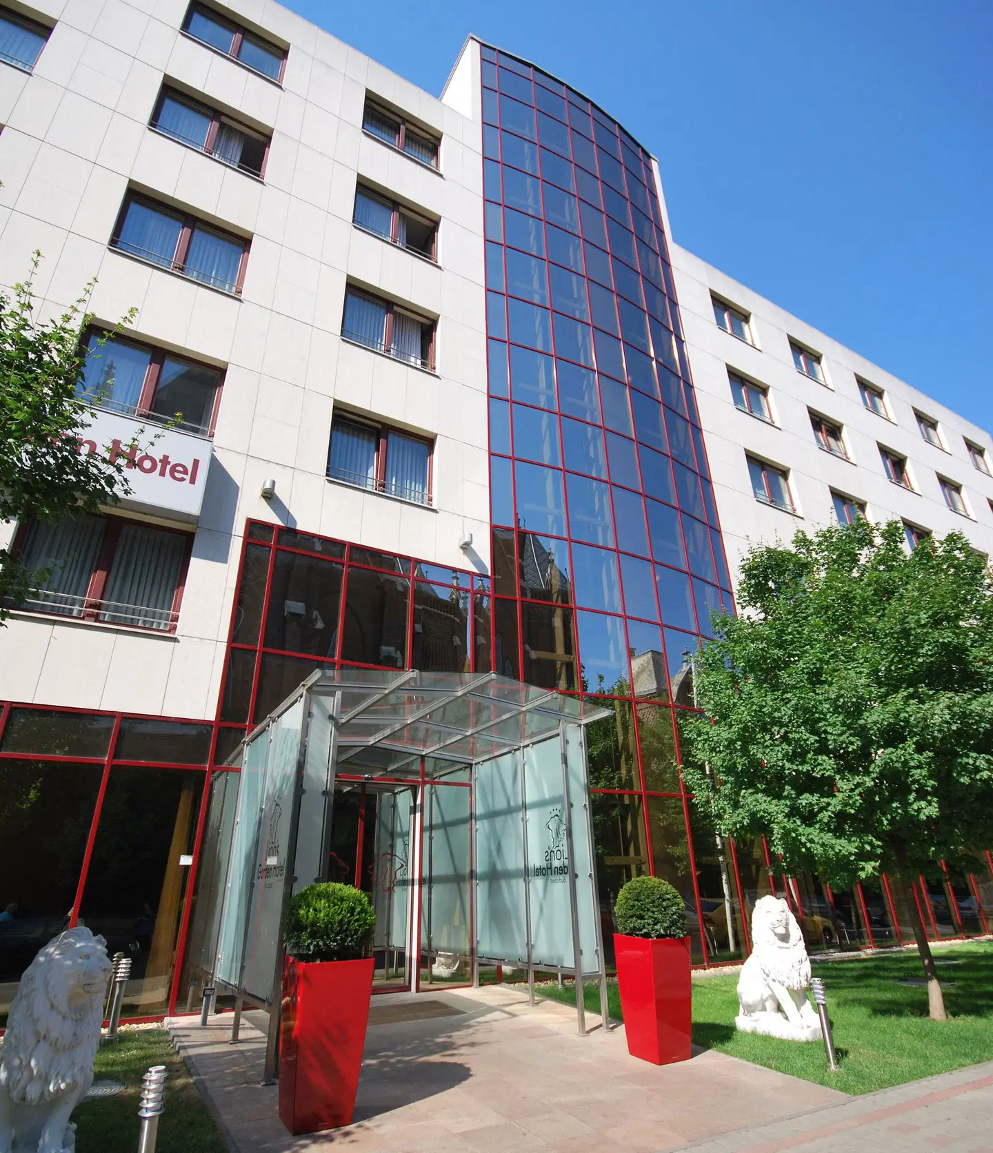 Lion's Garden Hotel EXTERIOR