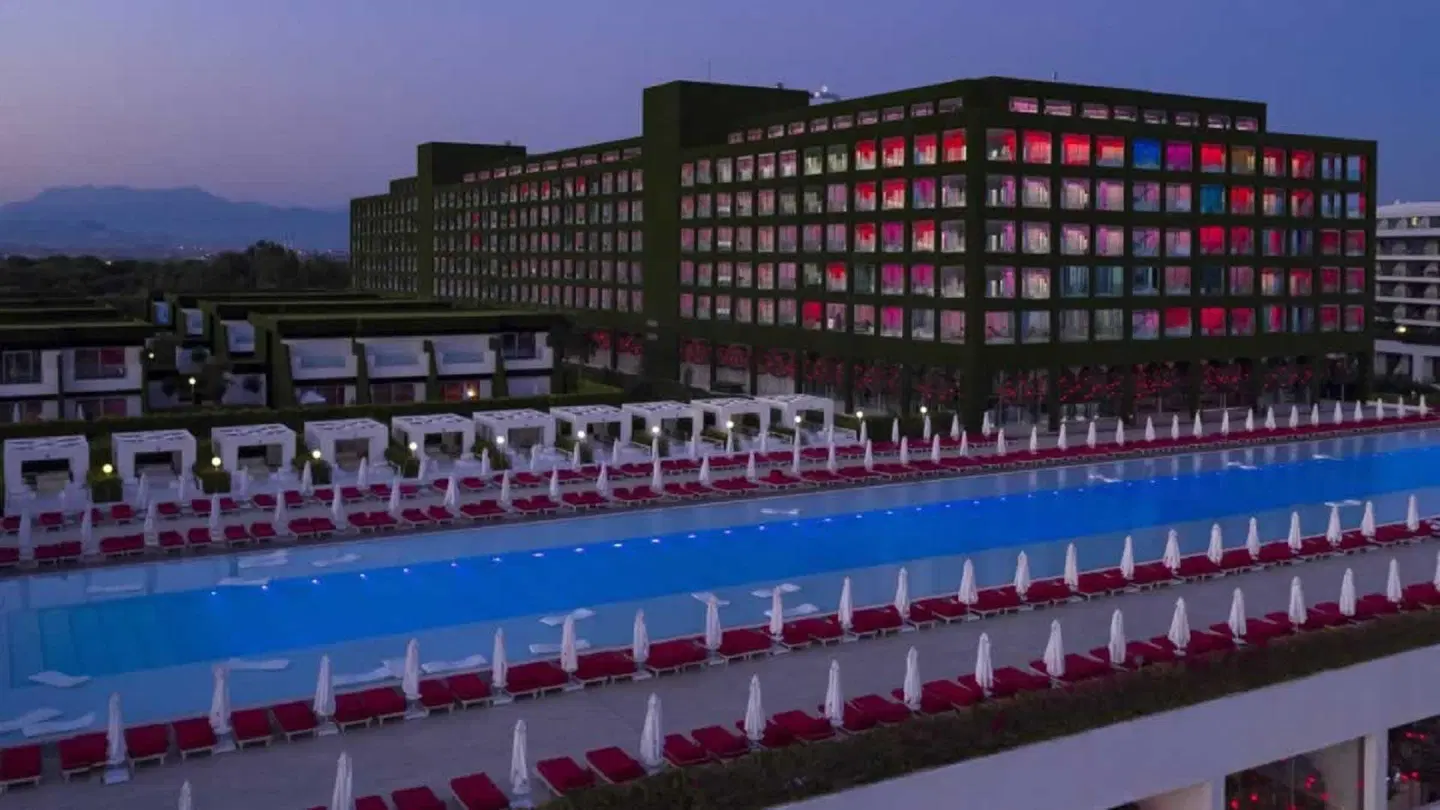 Adam & Eve OUTDOOR_POOL