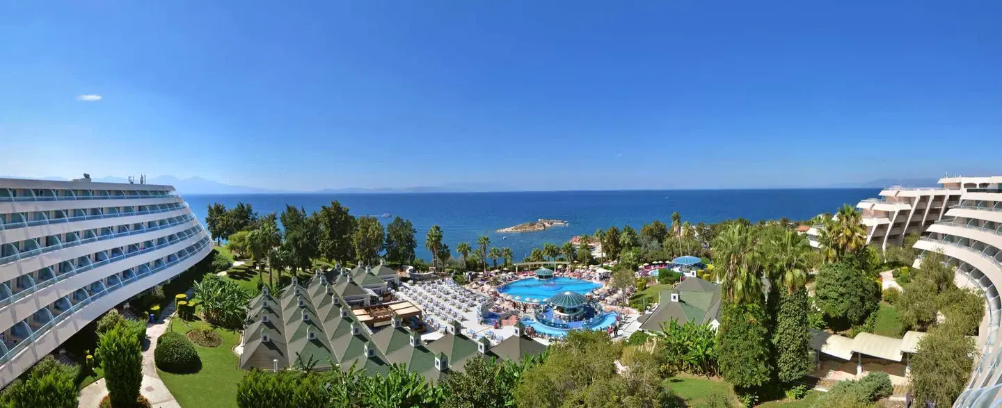 Grand Blue Sky OUTDOOR_POOL