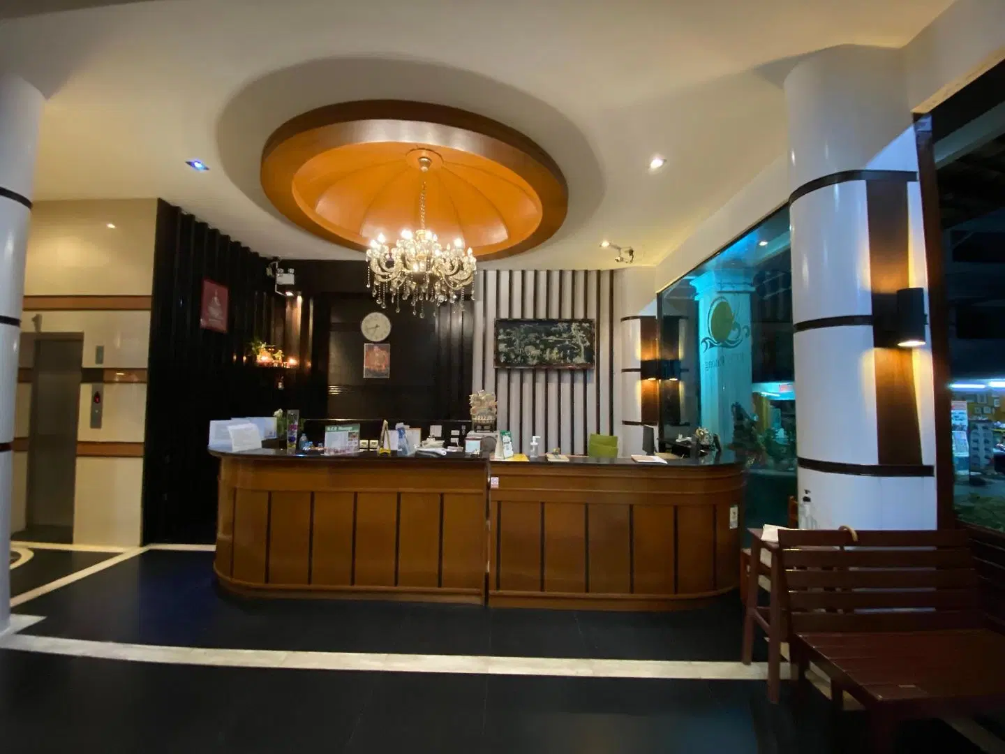 77 Patong Hotel & Spa Bar