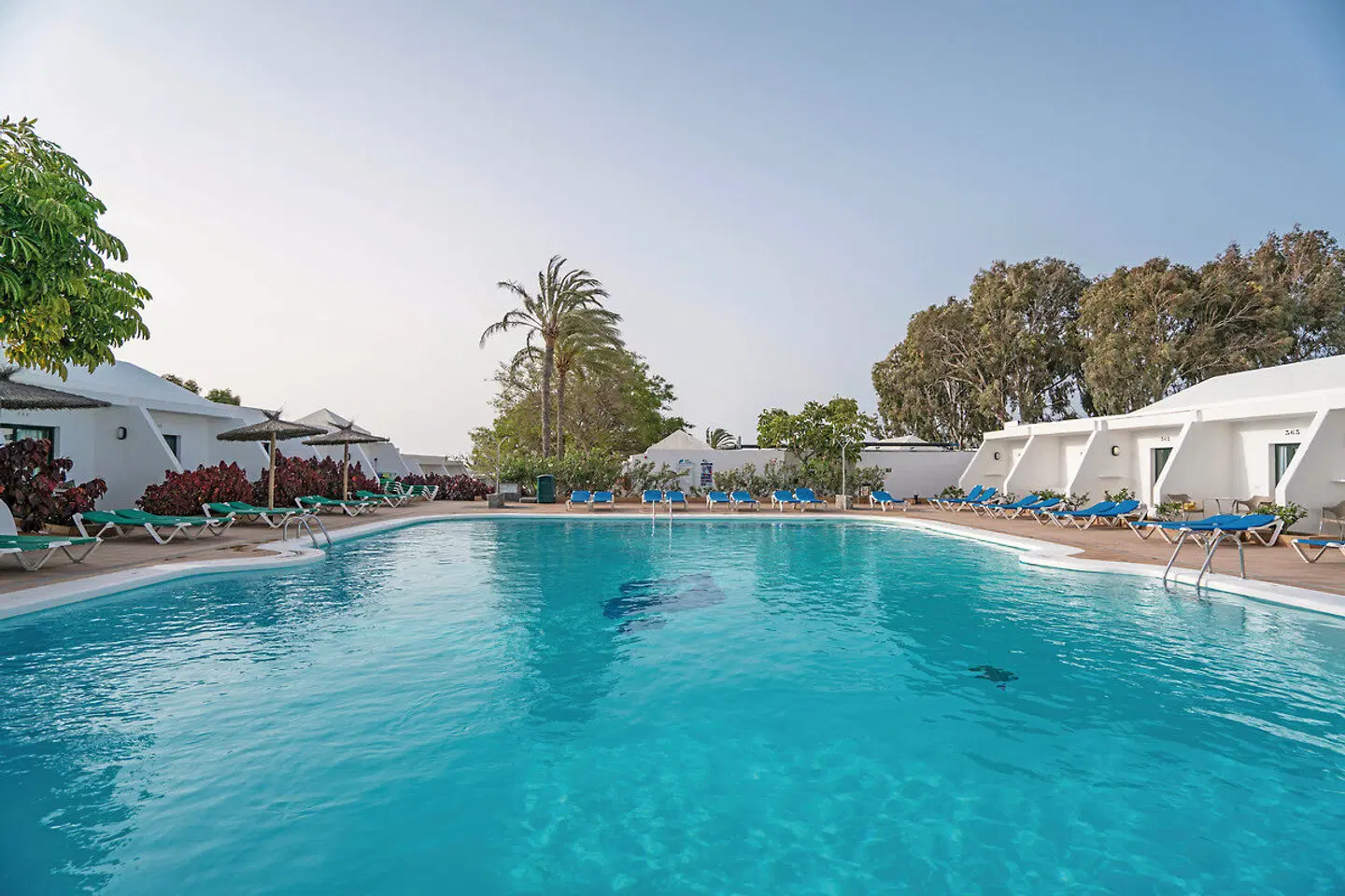 THB Flora OUTDOOR_POOL