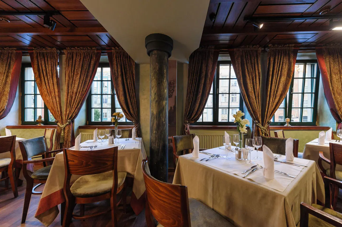 Holland House Residence Old Town Restaurant