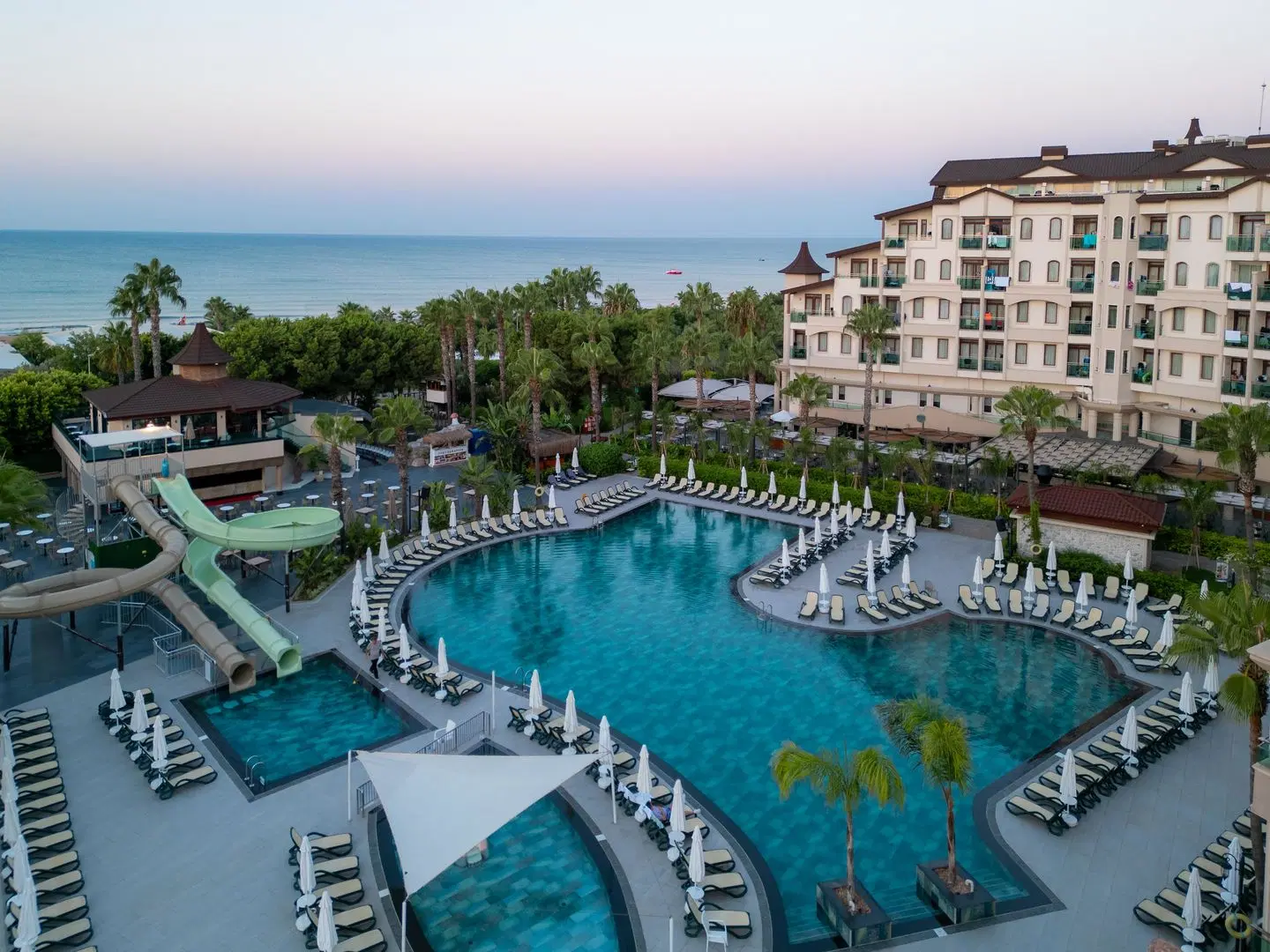 Bella Resort & Spa OUTDOOR_POOL