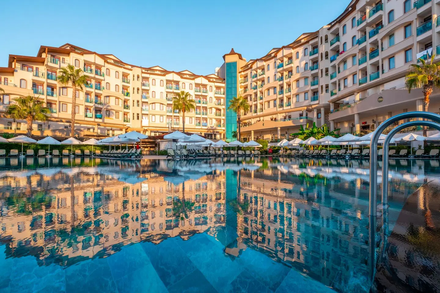 Bella Resort & Spa OUTDOOR_POOL