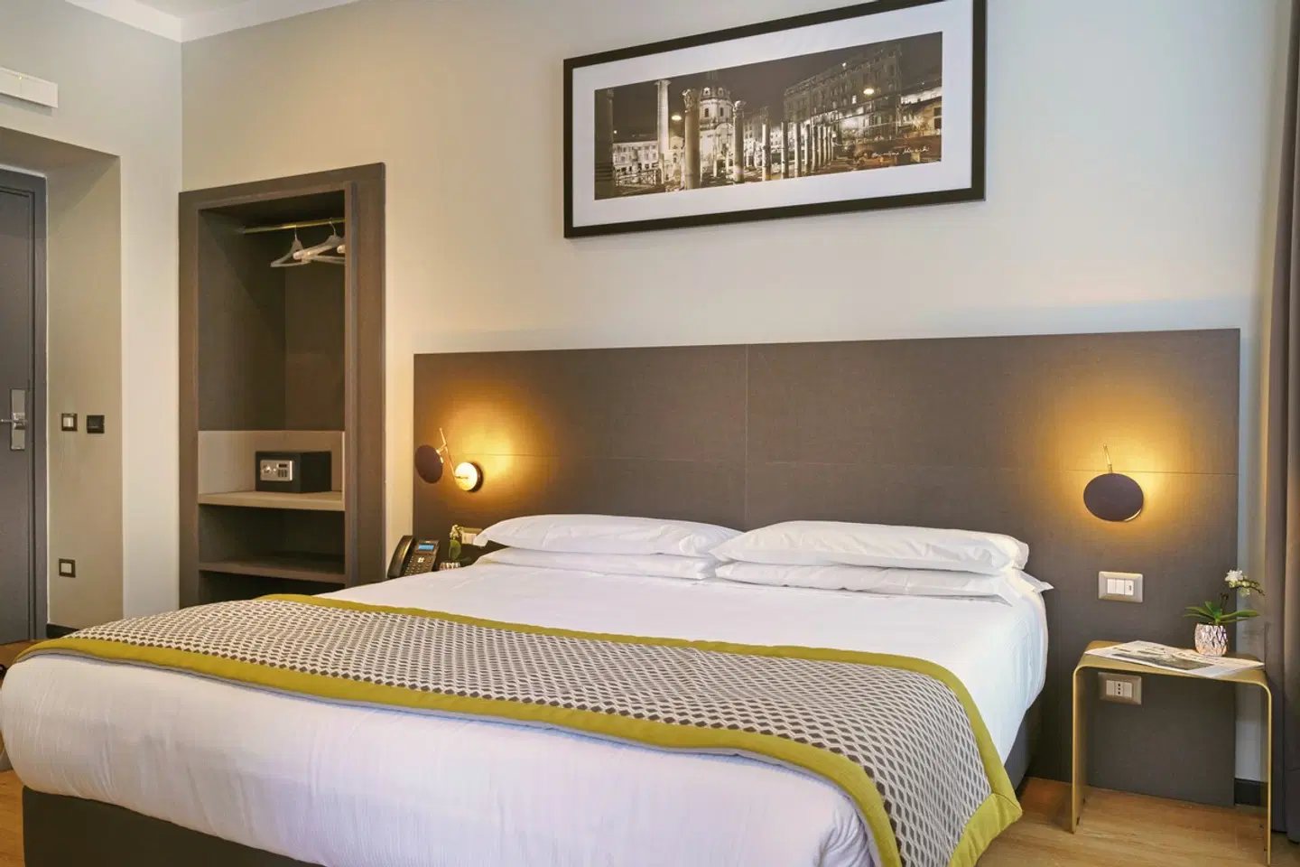 The Cross ROOM_EXAMPLE