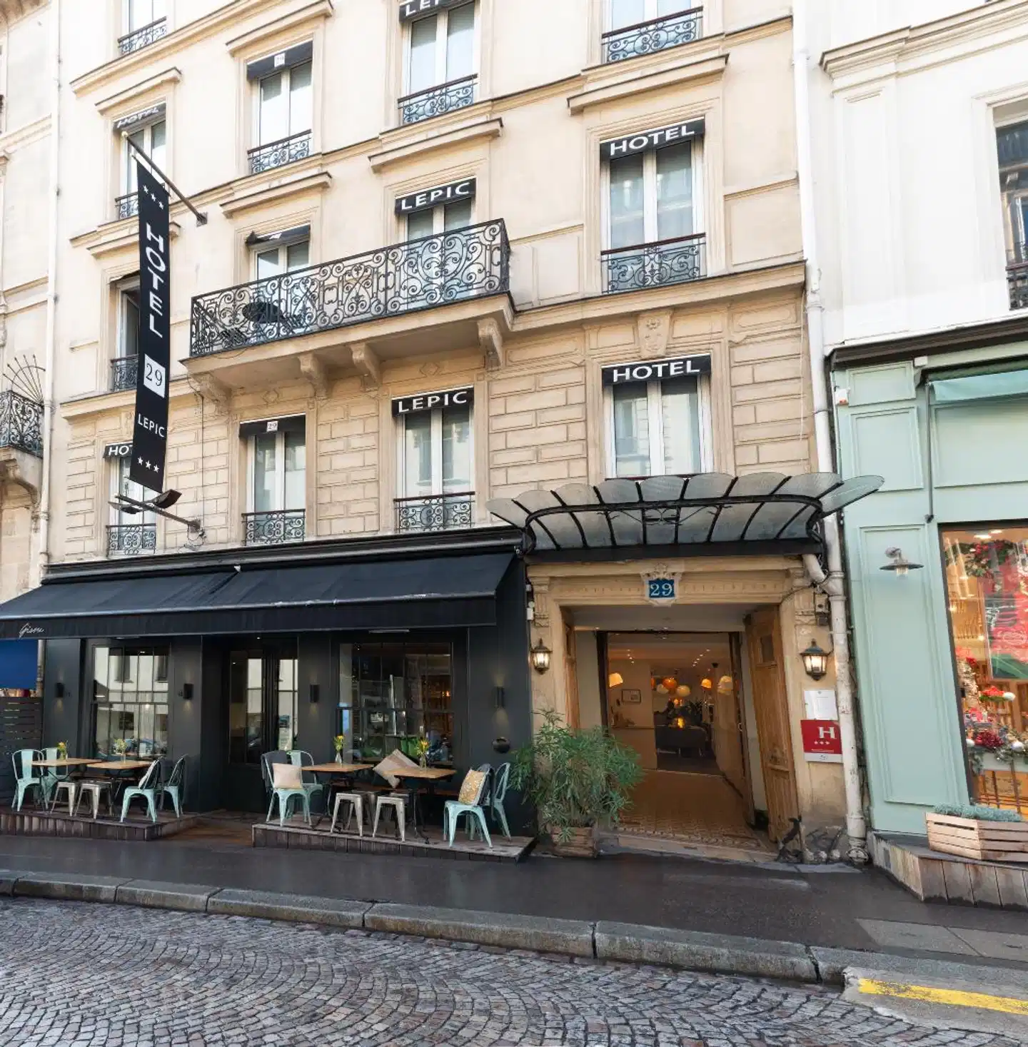 29 Lepic Montmartre Aussenansicht