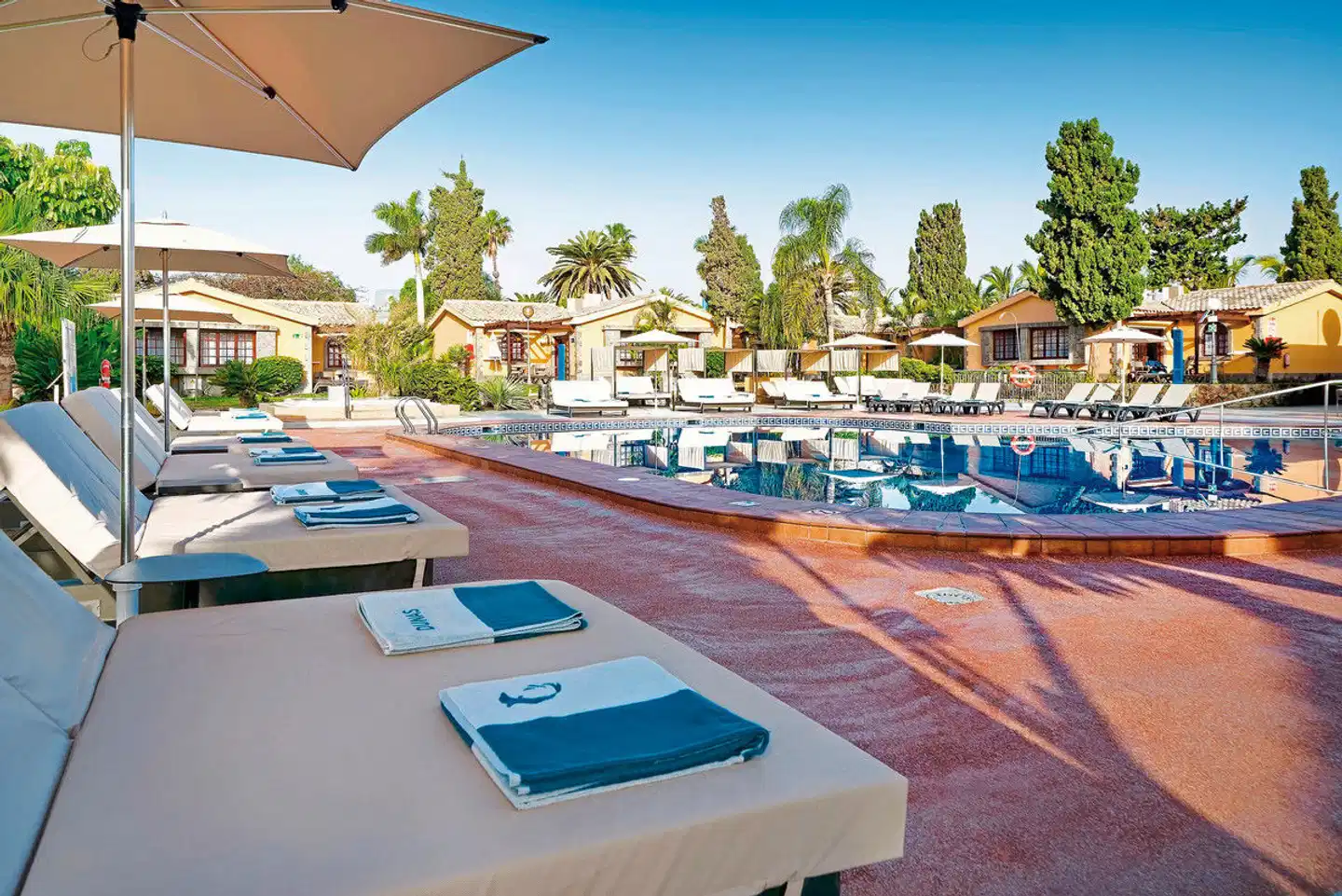 Suites & Villas by Dunas Pool