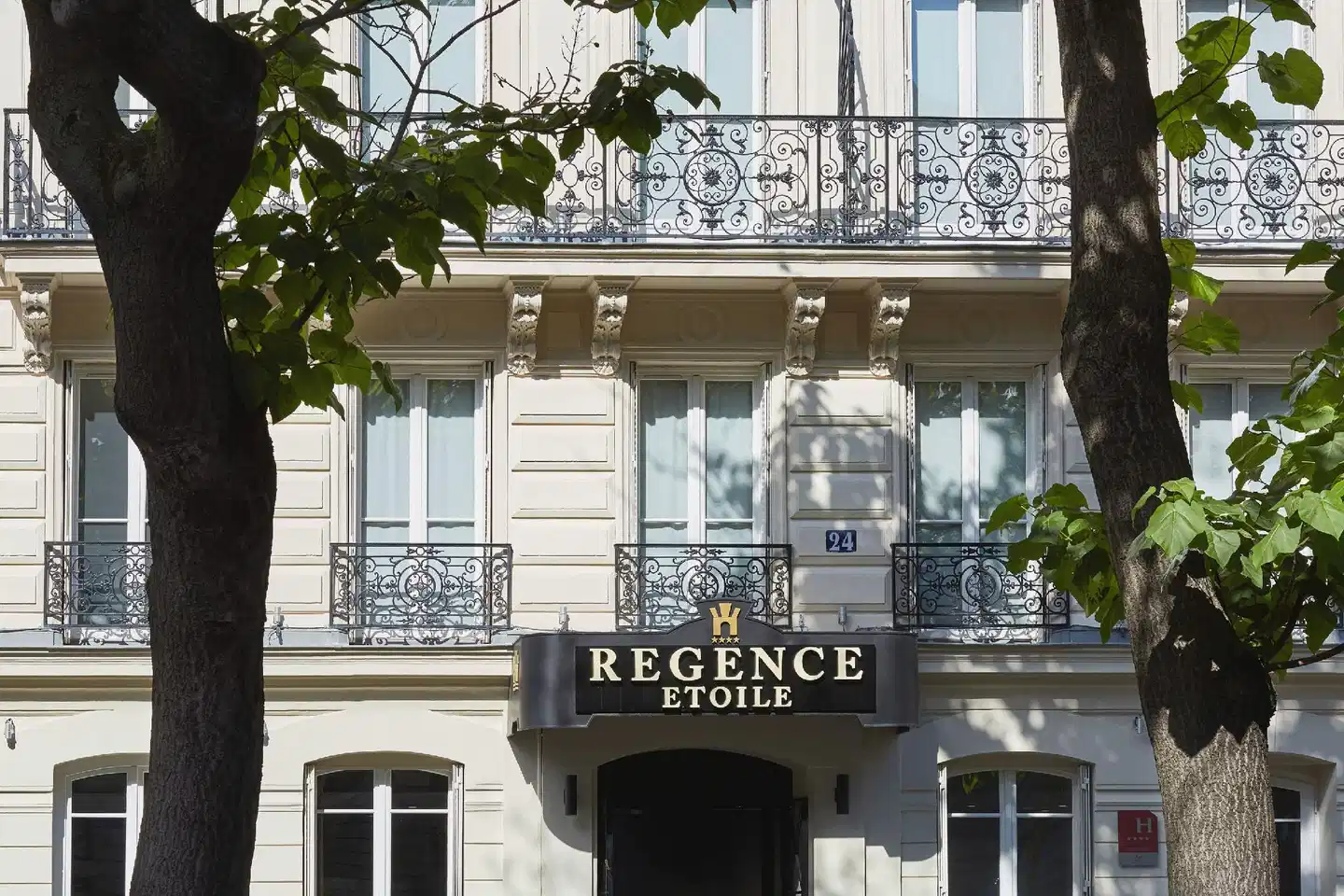 Regence Etoile Bar