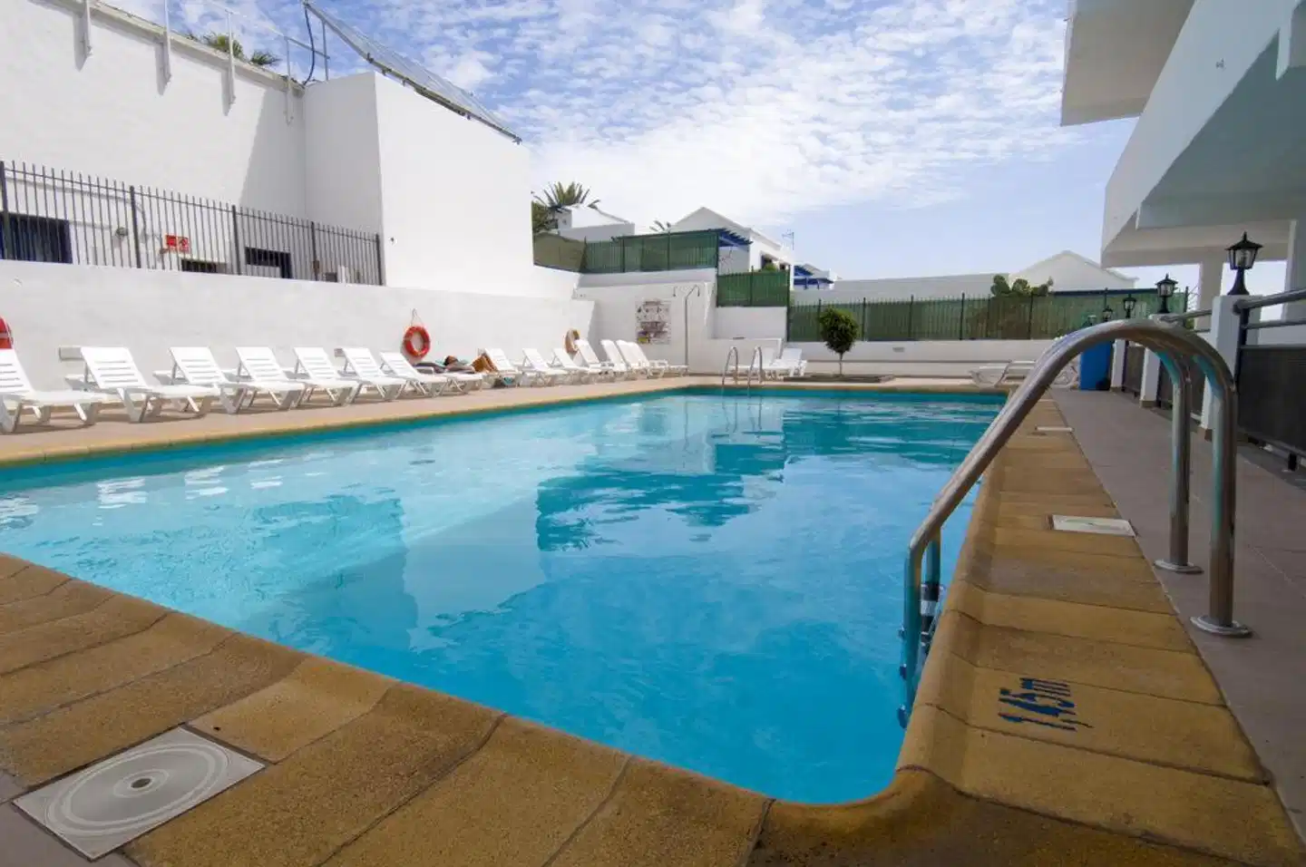 Los Cocoteros Pool