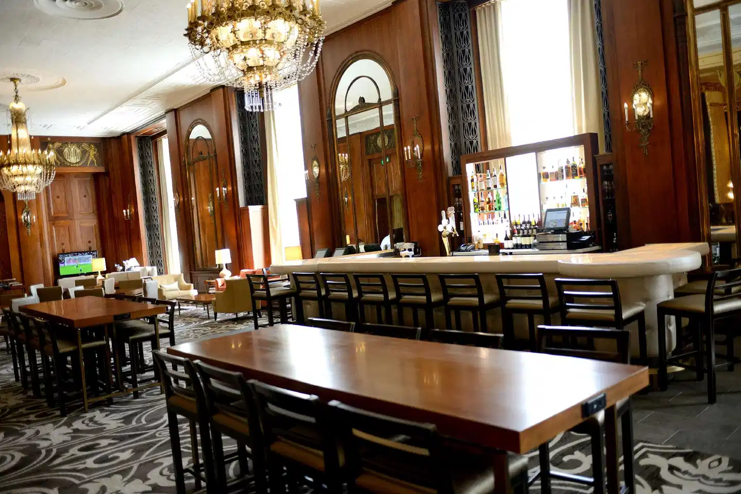 Hilton Milwaukee Bar
