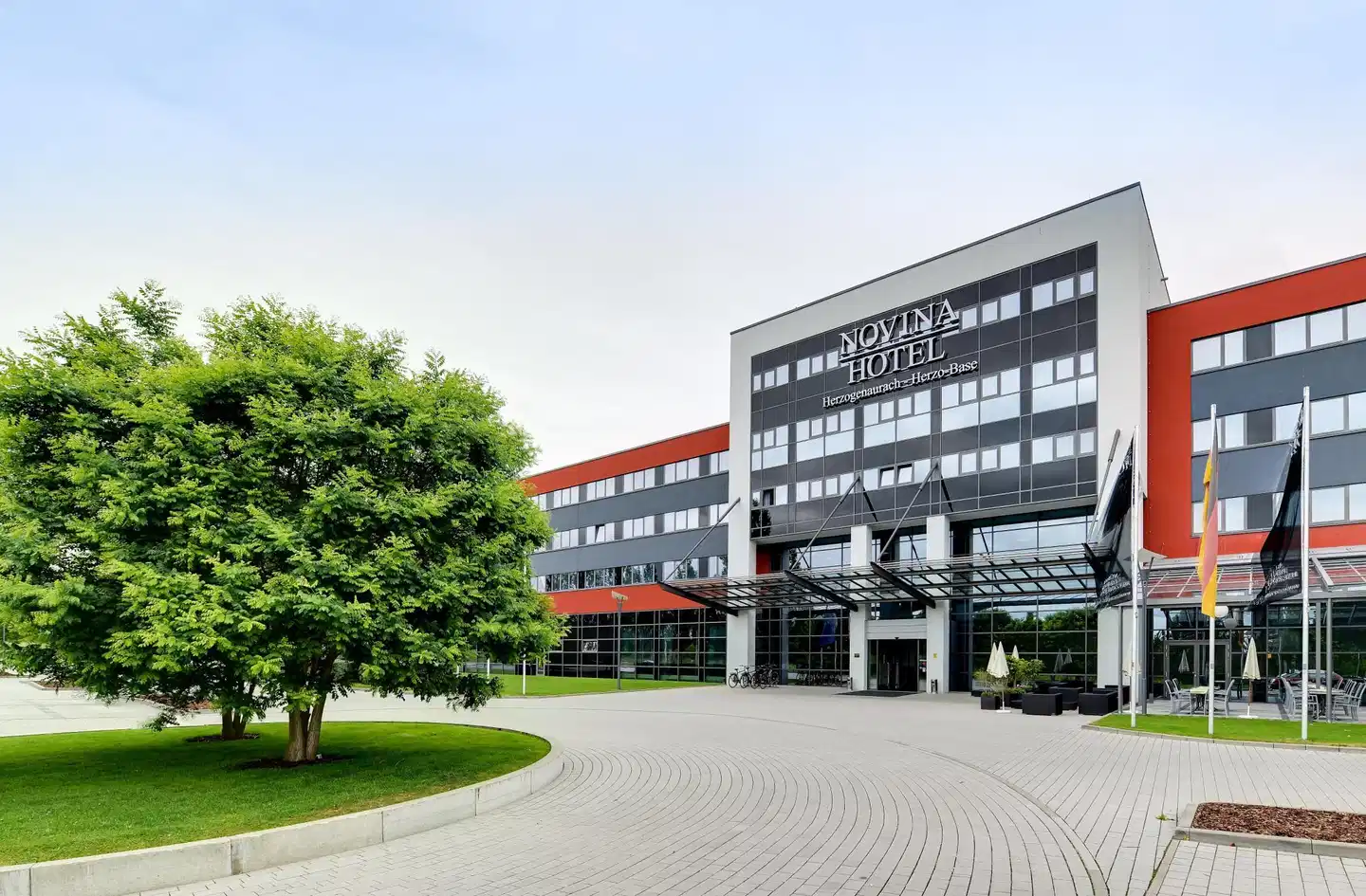 Ramada Herzogenaurach Herzo-Base Aussenansicht