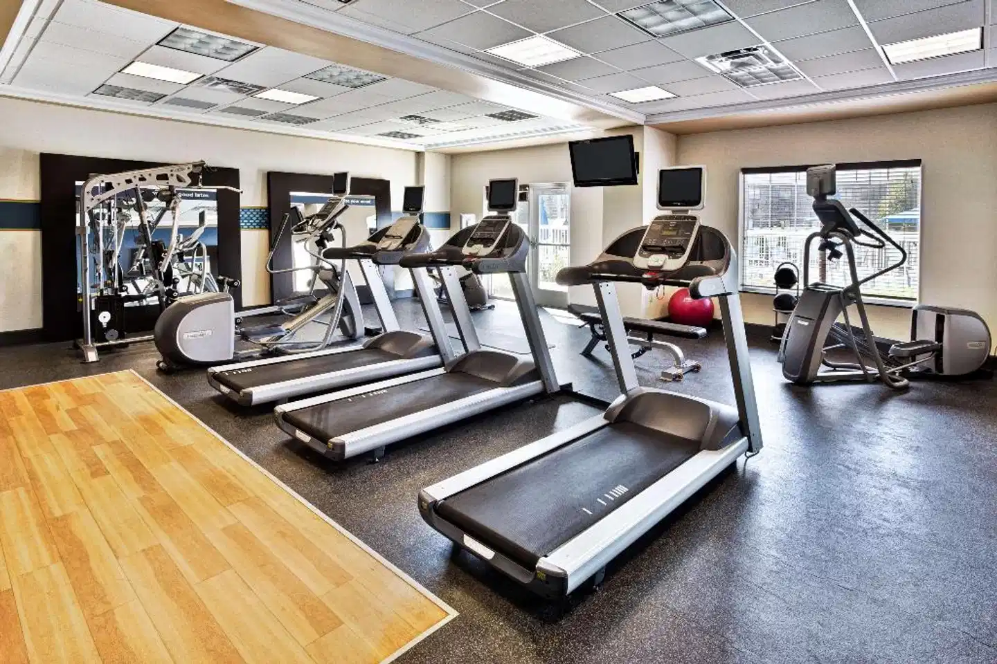 Hampton Inn & Suites Cape Cod-West Yarmouth Sport und Entertainment