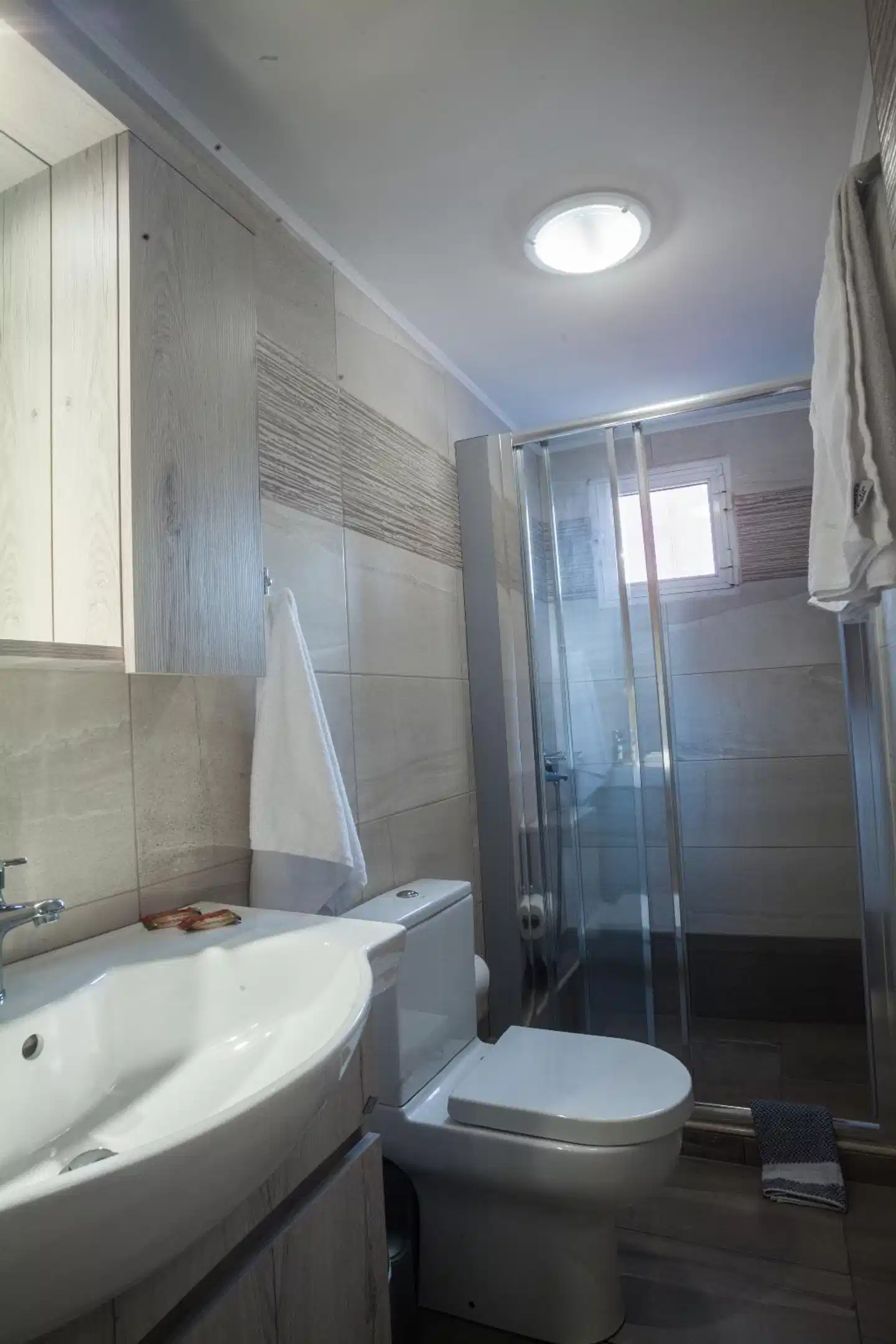 Evina Rooms & Villas Badezimmer