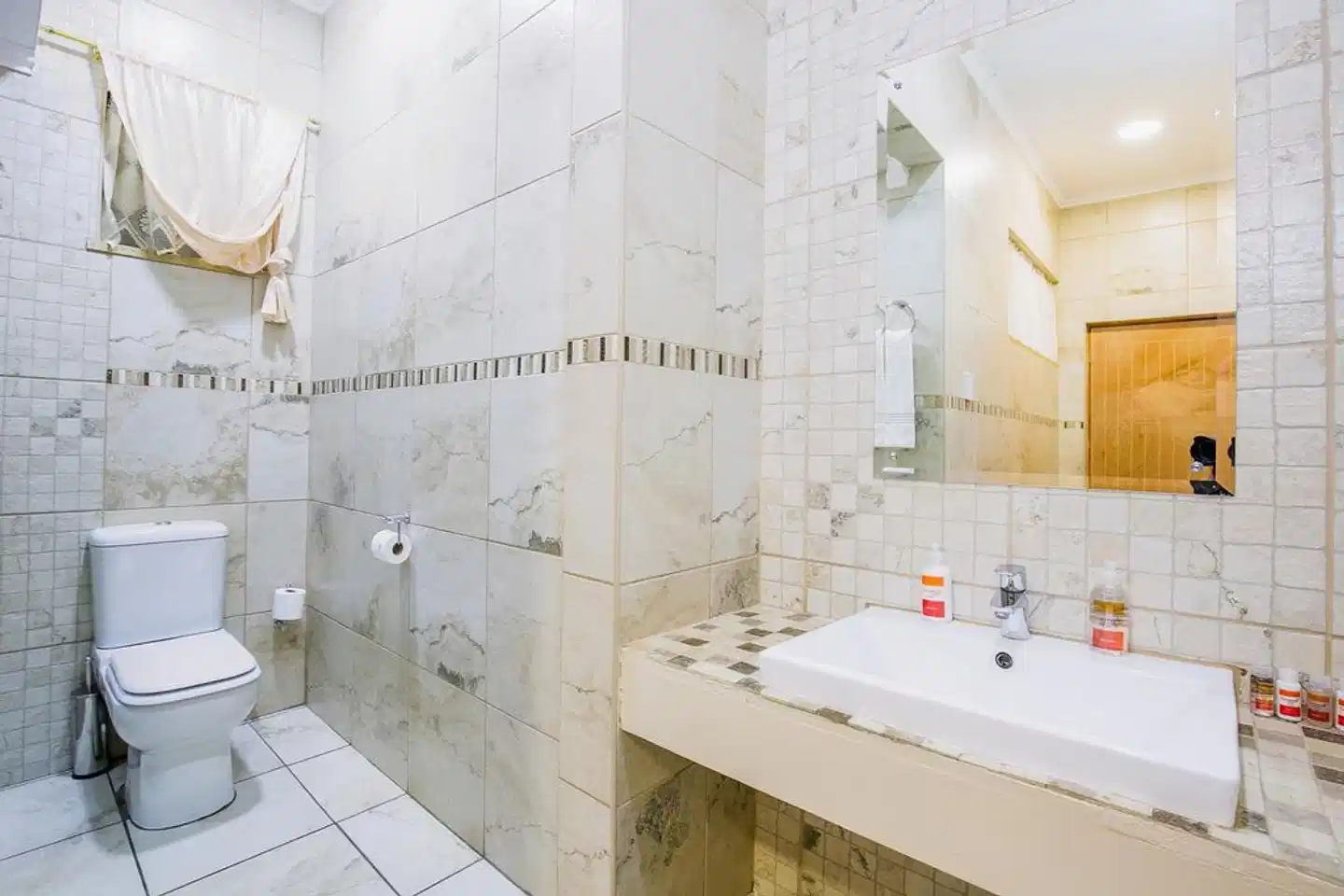 Sunrock Guesthouse Badezimmer