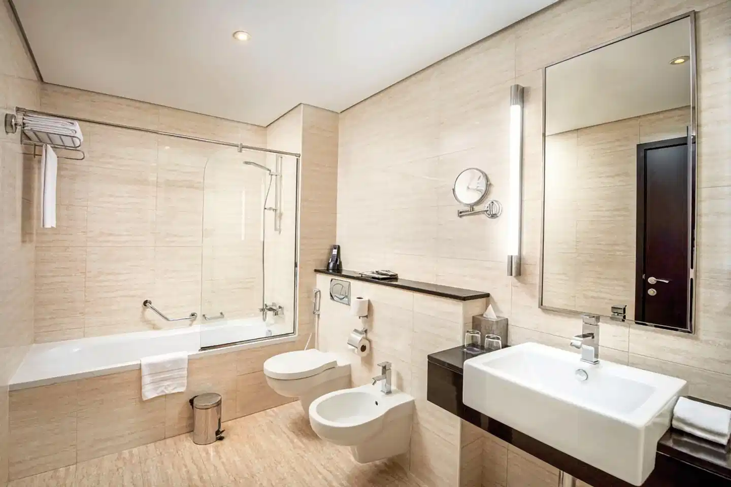 Pullman Dubai Jumeirah Lakes Towers Badezimmer