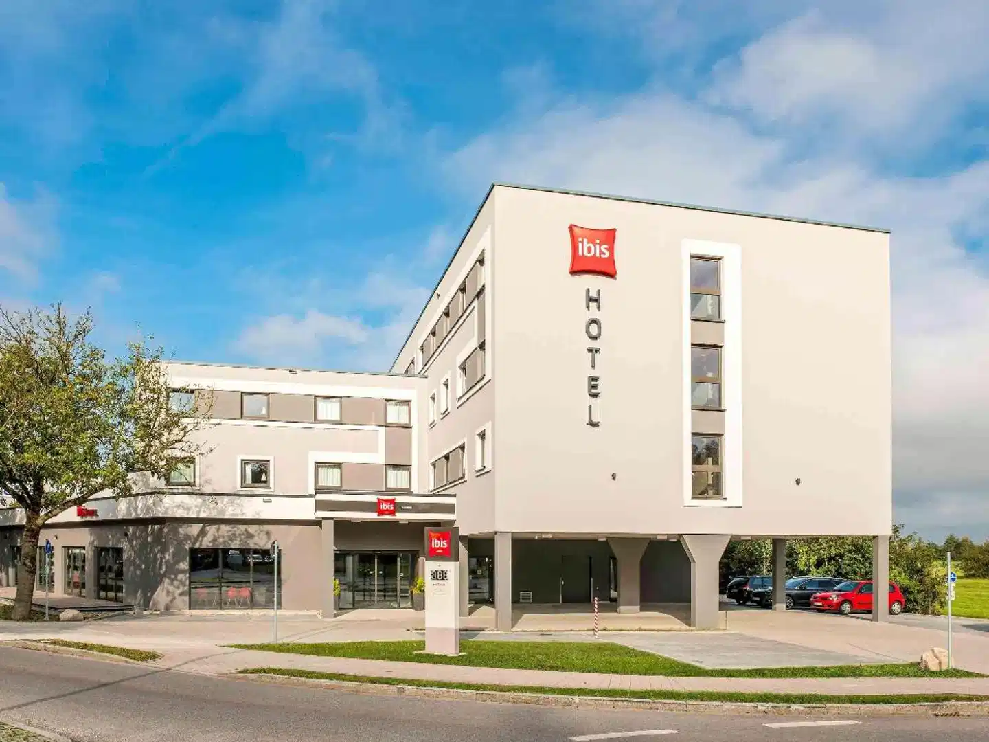ibis Muenchen Airport Sued Aussenansicht
