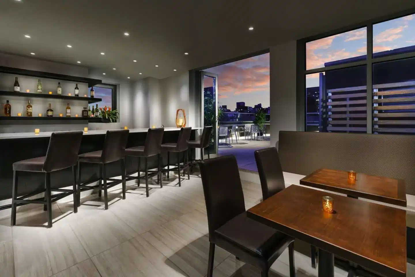 DoubleTree by Hilton New York Times Square South Bar