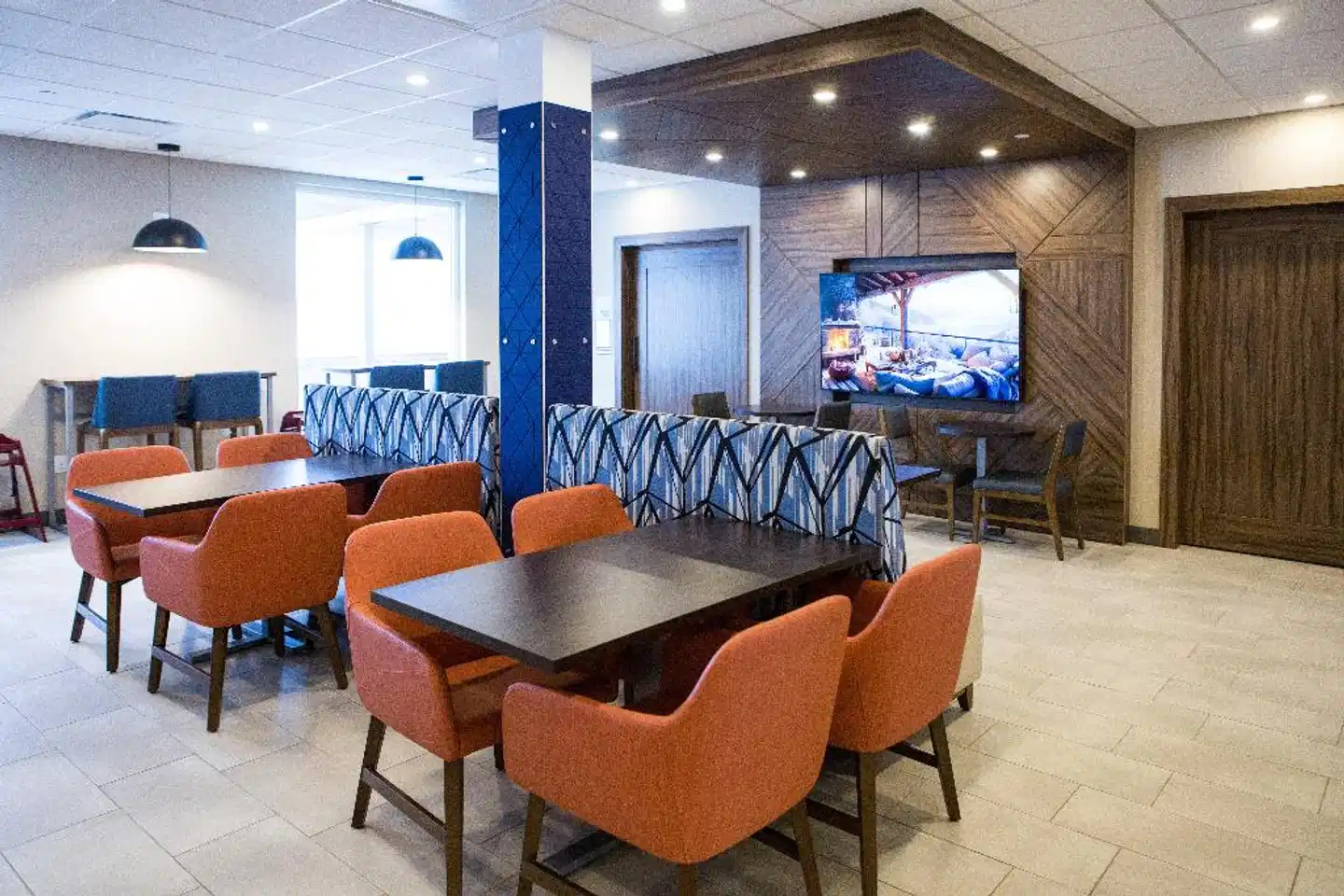Holiday Inn Express & Suites Prince Albert - South Lobby