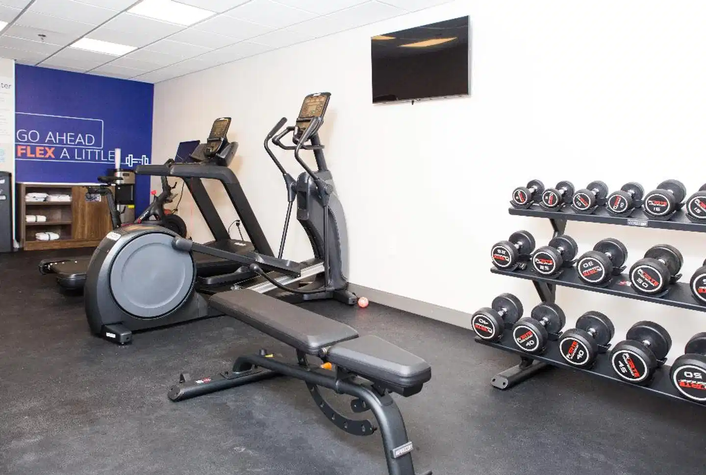 Holiday Inn Express & Suites Prince Albert - South Sport und Entertainment