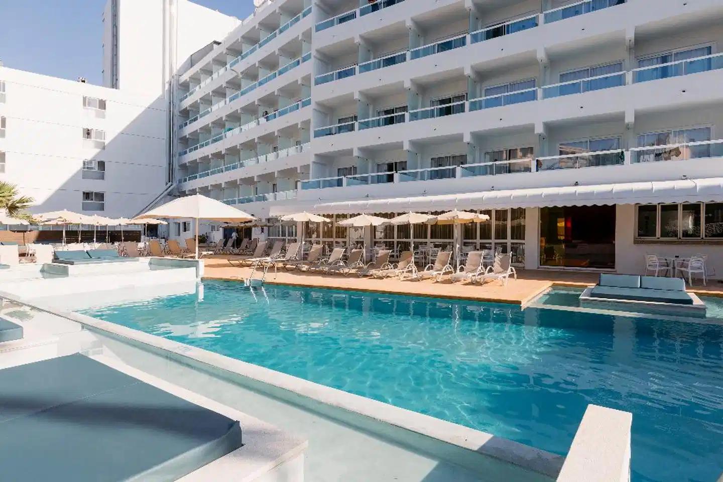 BelleVue Vistanova Pool