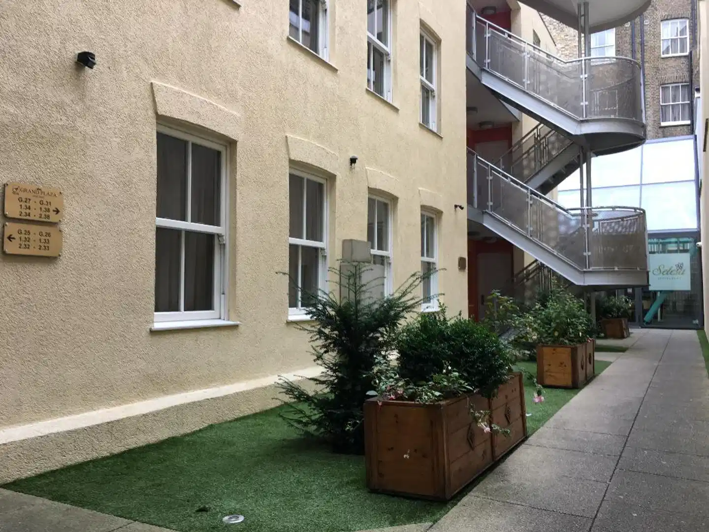Grand Plaza Serviced Apartments Aussenansicht