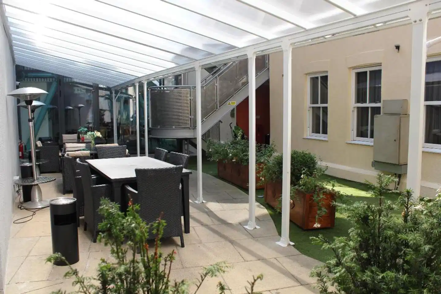 Grand Plaza Serviced Apartments Terrasse