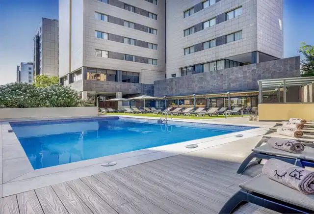 Tryp Oceanic Pool
